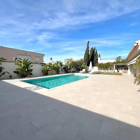 Villa De Lujo Al Lado Del Mar, Piscina, Garaje Wifi, Aacc *